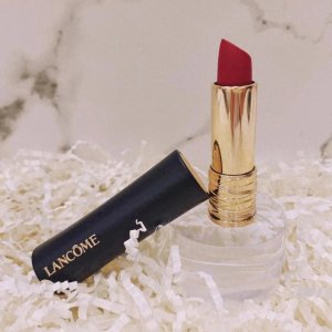 ​“兰蔻口红：色彩之王的浪漫之选”