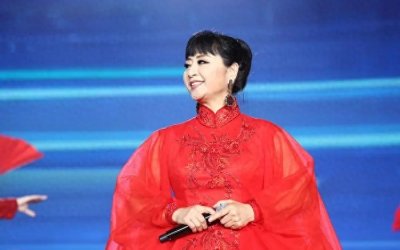 ​国家一级演员殷秀梅：一婚当天就后悔，离婚8年嫁法国贵族