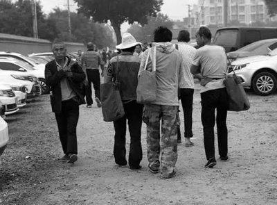 ​98年吉世光畏罪潜逃，出演几十部电视剧，《潜伏》爆红被警方认出