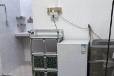 ​女生与玩偶跨次元互动：如果感到幸福，你就拍拍手