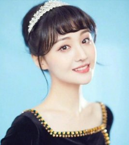 ​迪丽热巴、郑爽、关晓彤90后小花，你更喜欢哪个？