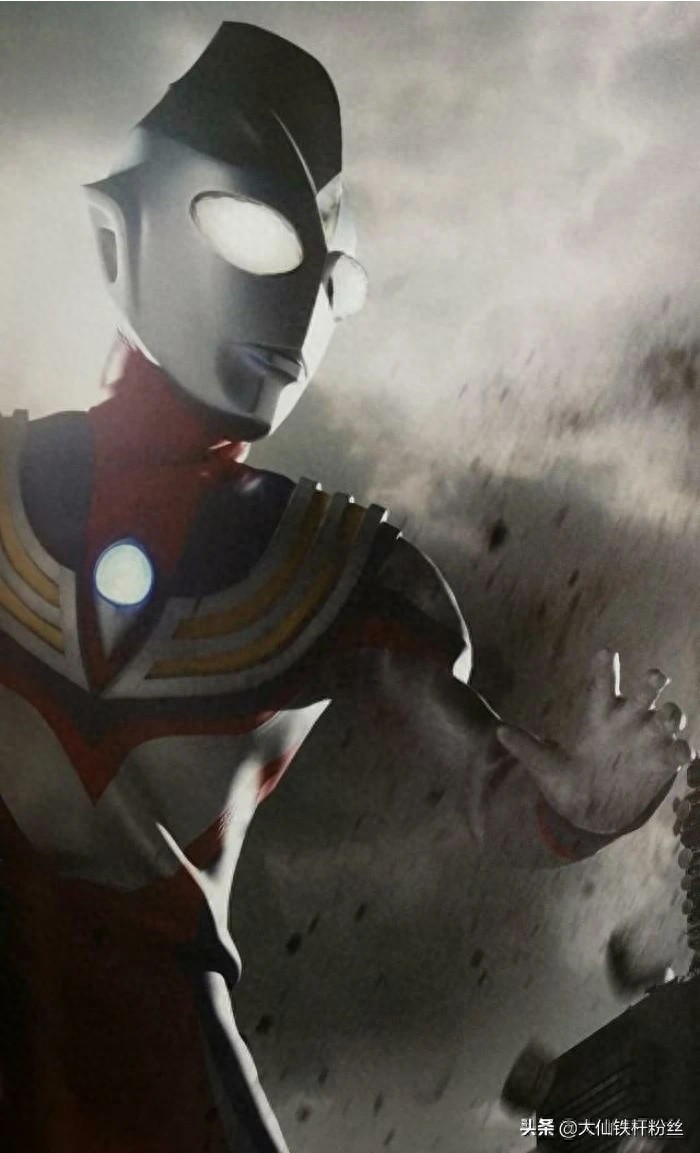 迪迦奥特曼威武壁纸。