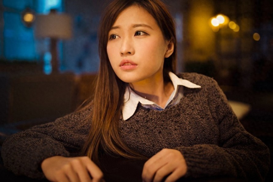 美女青春靓丽，有着漂亮的脸蛋,摆出各种迷人姿势，相当的迷人哦