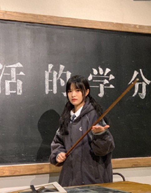 网红“七阿姨”到底啥背景？看到她微博认证后，网友直呼：厉害