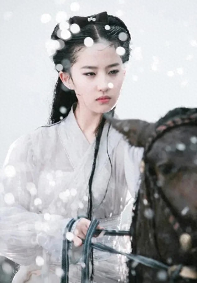 刘亦菲《神雕》剧照曝光 雨中骑马画面唯美