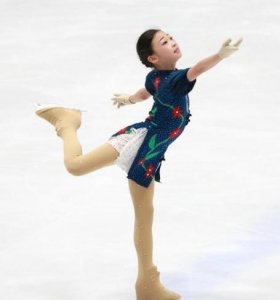 ​花滑陈露44岁，嫁外国老公，混血子女高鼻深目，女儿有望继承衣钵