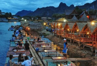 ​不到200块租个“漂亮女导游”, 服务太贴心，就在堪称最穷的国家