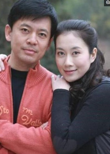 国家一级演员何政军全家近照，妻子贤惠善良，女儿漂亮名字有深意