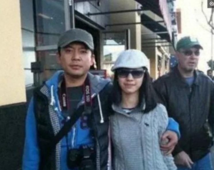 国家一级演员何政军全家近照，妻子贤惠善良，女儿漂亮名字有深意