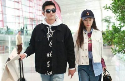 ​杜江霍思燕合体撒狗粮 享受二人世界