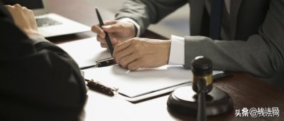 ​律师一个月挣多少钱