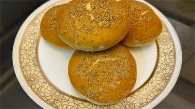 ​冬日暖阳下的幸福滋味：自制烤馍，外酥里嫩简单又美味！