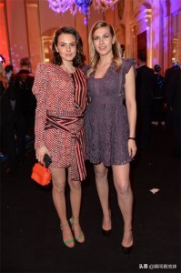 ​露比·欧菲近照 魅力女人味十足