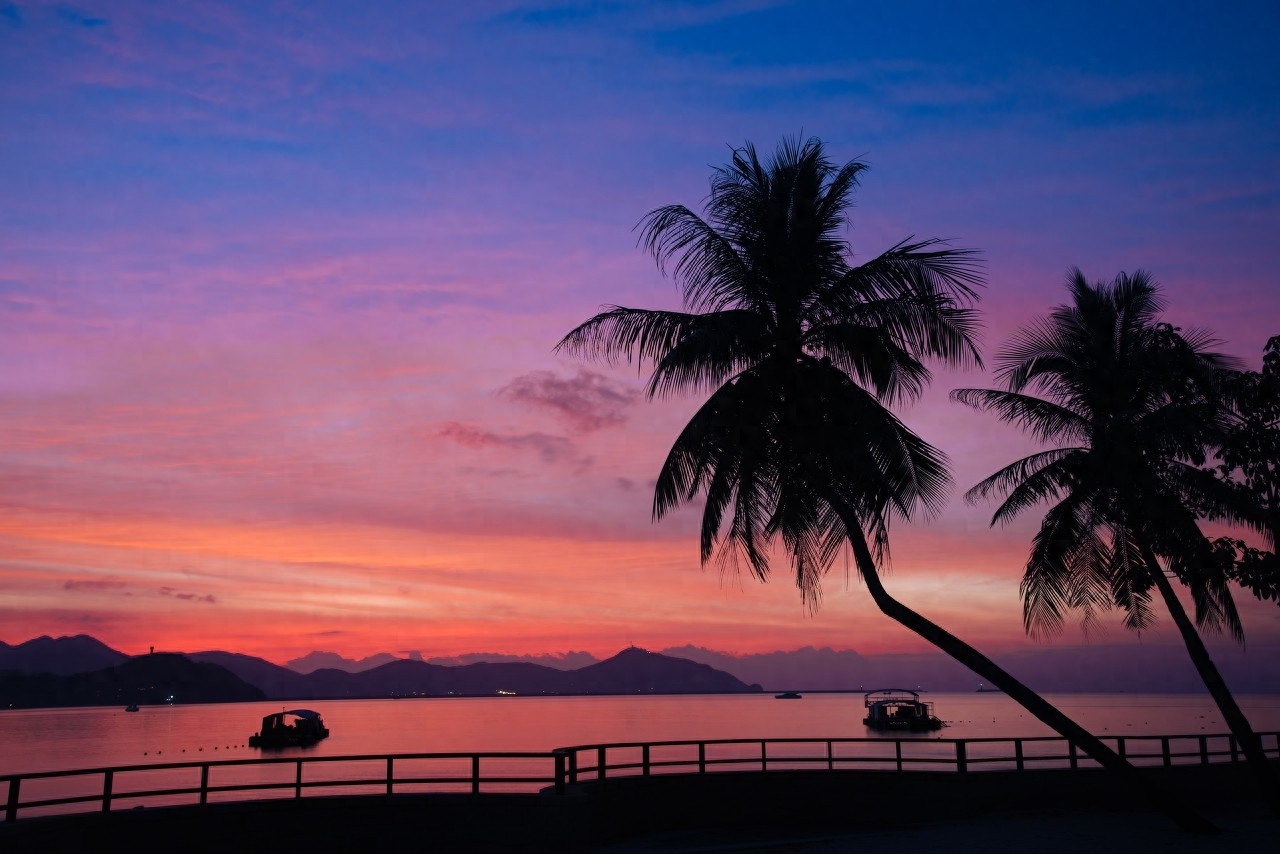 皇后湾古称“琼南湾”，位于“国家海岸”之称的海棠湾海岸线上