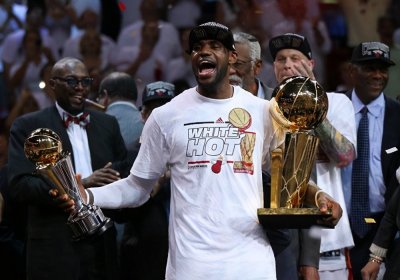 ​网盘点詹姆斯职业生涯四个总冠军，其中一个让我永生难忘