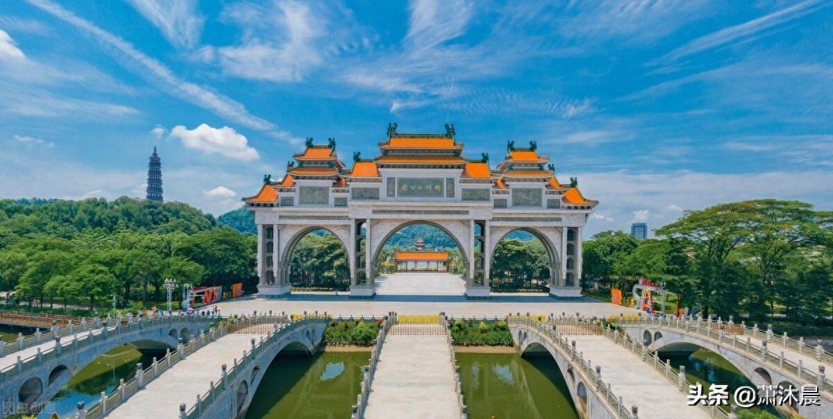 顺峰山公园，拥有中华第一牌坊，高过法国凯旋门