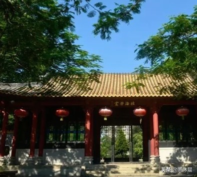 顺峰山公园，拥有中华第一牌坊，高过法国凯旋门