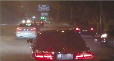 ​六小龄童在宁波遭遇疯狂别车