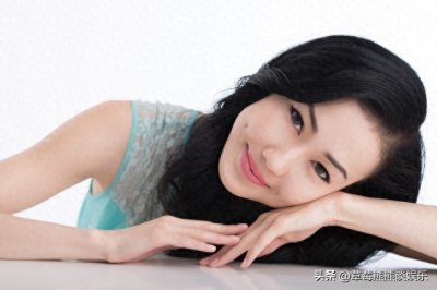 ​关咏荷：从女演员到陶瓷艺术家，家庭的温馨与公益事业的激情