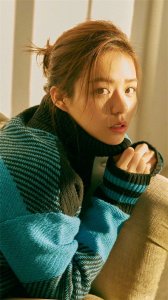 ​宋芸桦冬日温情写真手机壁纸