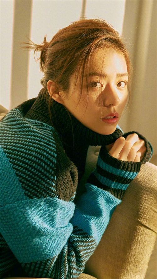 宋芸桦冬日温情写真手机壁纸