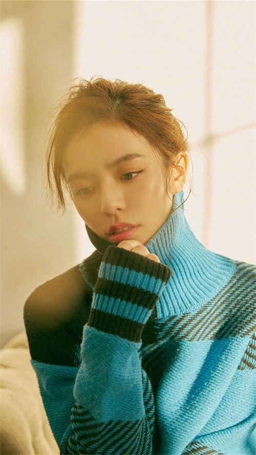 宋芸桦冬日温情写真手机壁纸