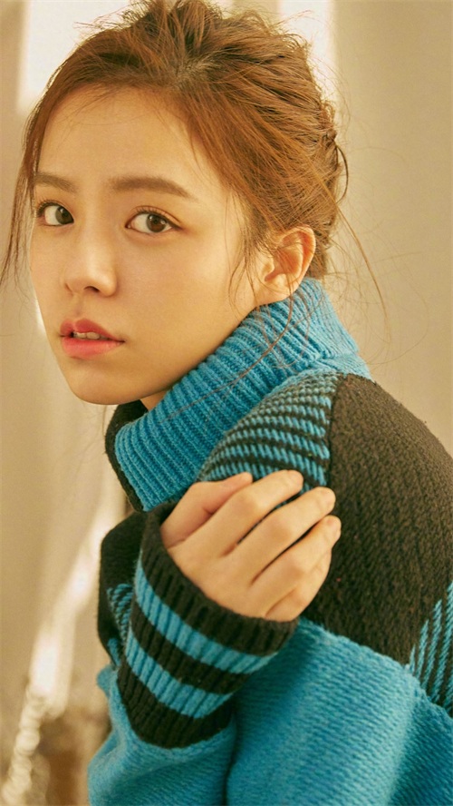 宋芸桦冬日温情写真手机壁纸