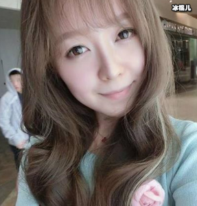 ​拍照总是神秘挡脸的LOL米娅照 韩国顶尖电竞选手背后的女人秘密