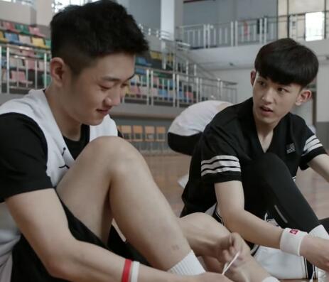 少年派江天昊喜欢谁 是校花邓小琪还是古灵精怪林妙妙