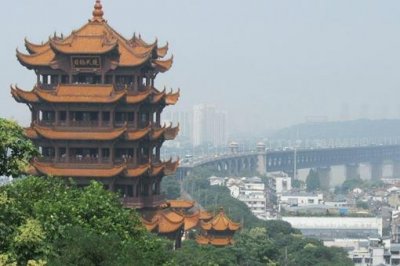 ​晴川历历汉阳树芳草萋萋鹦鹉洲是哪个地名