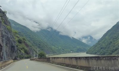 ​泸沽湖到香格里拉，一路风景如画心情却是不佳，原因真是令人心疼