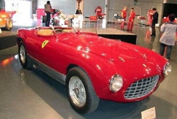 潘阳老公曾送其3800万法拉利求婚,一家人相亲相爱