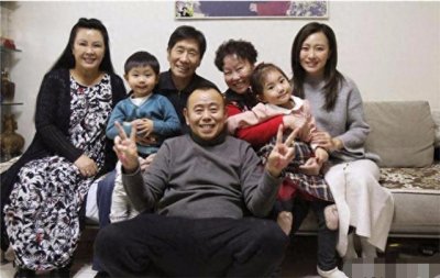 ​潘阳老公曾送其3800万法拉利求婚，一家人相亲相爱