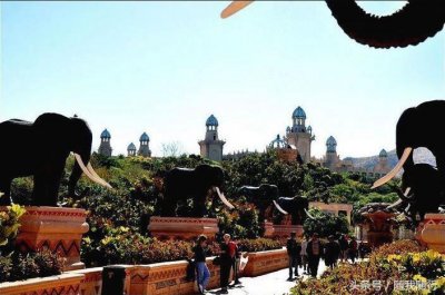 ​在黄金矿城深入地下220米，零距离观看500万元以上的金砖浇铸