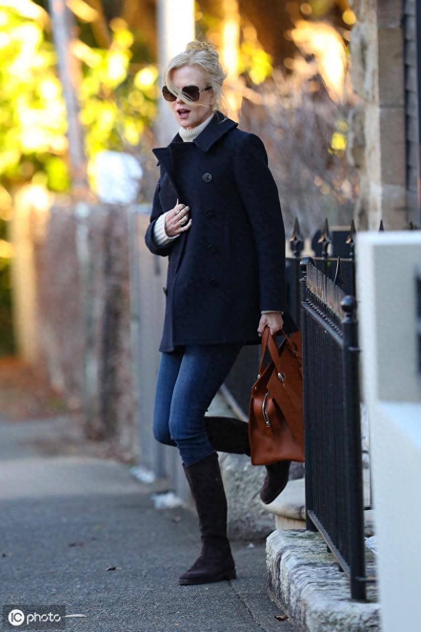 她是《海王》中美得不可方物的亚特兰娜女王，52岁依然保持好身材