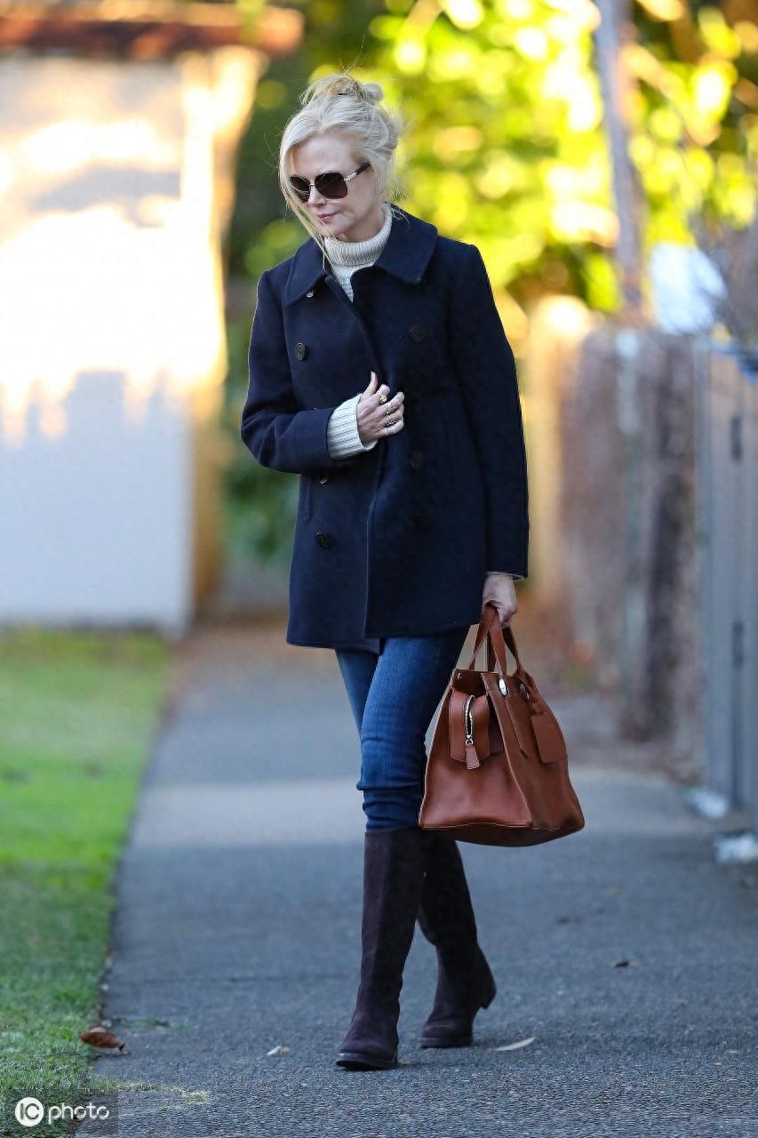 她是《海王》中美得不可方物的亚特兰娜女王，52岁依然保持好身材