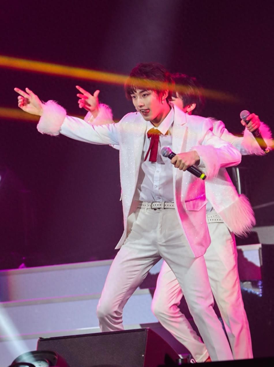 台风少年团在北京举行演唱会，拥有抗争逆境勇气的中国少年