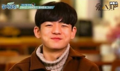 ​表情包男主王锡玄如今多少岁？在娱乐圈发展吗？