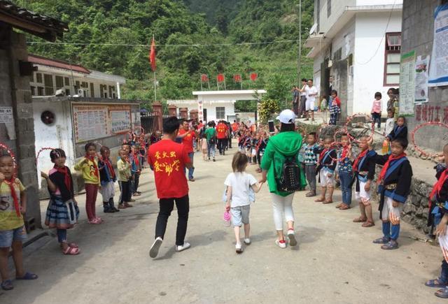 广西南宁市武鸣区萤火虫爱心助学公益组织:爱心助学、放飞梦想