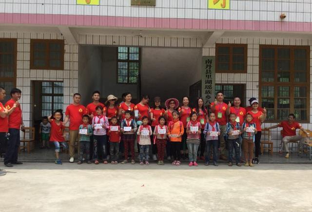 广西南宁市武鸣区萤火虫爱心助学公益组织:爱心助学、放飞梦想