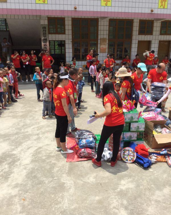 广西南宁市武鸣区萤火虫爱心助学公益组织:爱心助学、放飞梦想