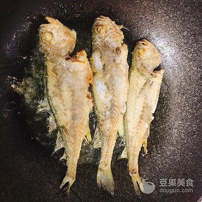 红烧小黄鱼最正宗的做法家常（红烧小黄鱼的做法）(6)