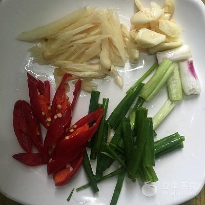 红烧小黄鱼最正宗的做法家常（红烧小黄鱼的做法）(3)