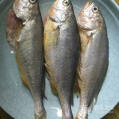 红烧小黄鱼最正宗的做法家常（红烧小黄鱼的做法）(2)