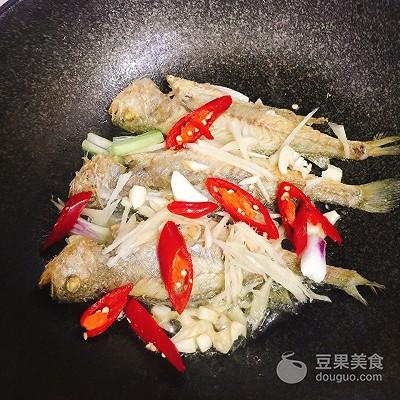 红烧小黄鱼最正宗的做法家常（红烧小黄鱼的做法）(7)
