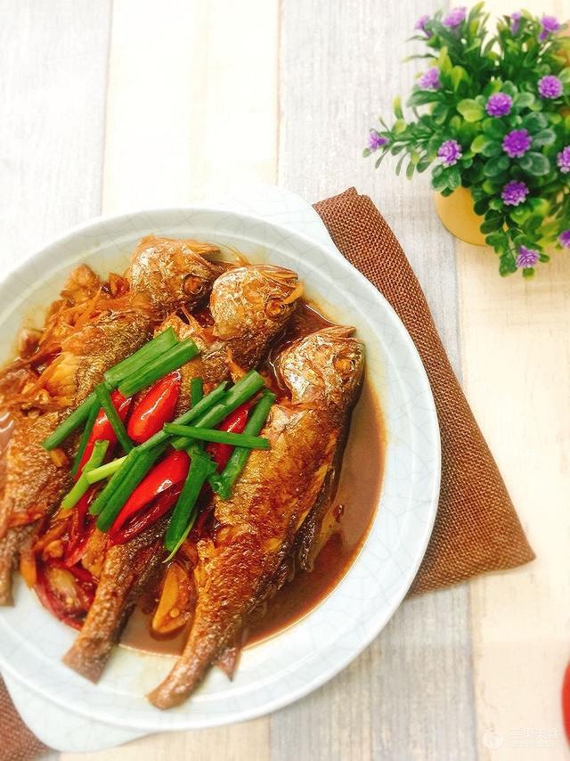 红烧小黄鱼最正宗的做法家常（红烧小黄鱼的做法）(1)