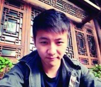 25岁小伙与50岁大妈相爱结婚，尝到甜头后把自己兄弟也叫来了！