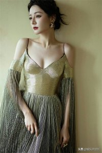 ​迪丽热巴 翘臀细腰 性感又不失端庄 鎏金神女气质让人倾倒