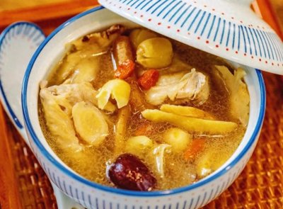 ​鸡汤怎么炖好喝又营养？