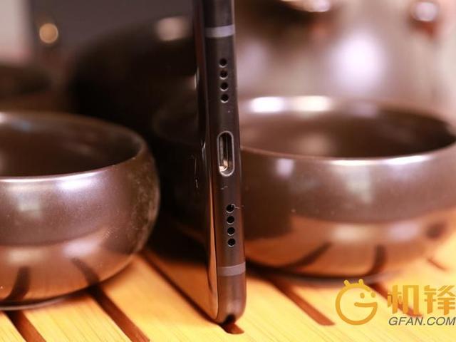 小米全面屏手机mix2（全面屏2.0时代的行业标杆）(6)